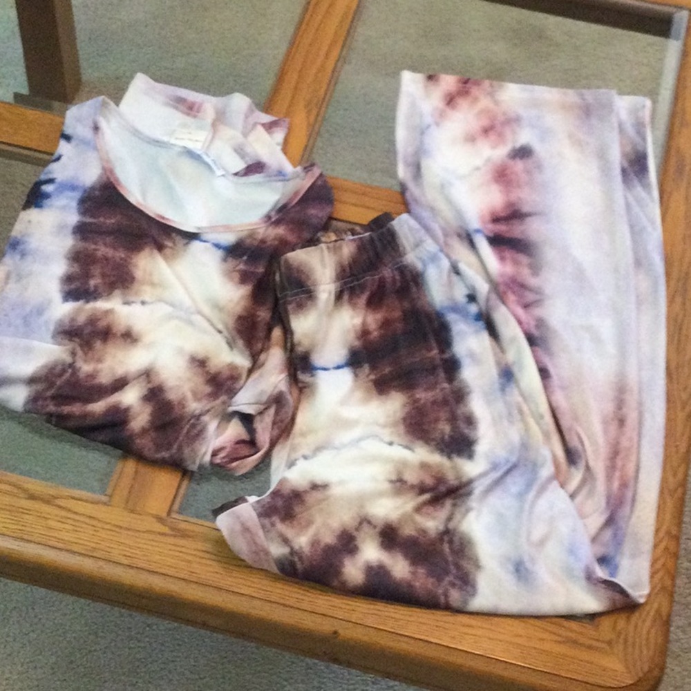 Beyond This Plane 2 piece lounge Set NWT